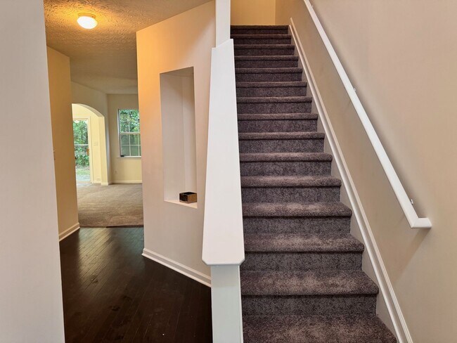 Foto del edificio - Peaceful 2-Story Townhome - Soothing sound...