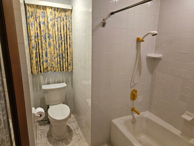 Baño principal - 803 10th Ave N