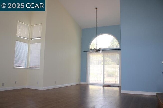 Building Photo - 151 Grenadine Way