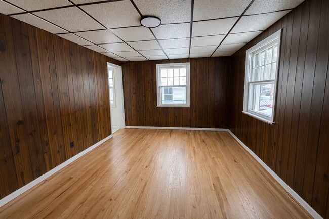 Building Photo - Updated 3BR Home with Garage and Fenced Yard