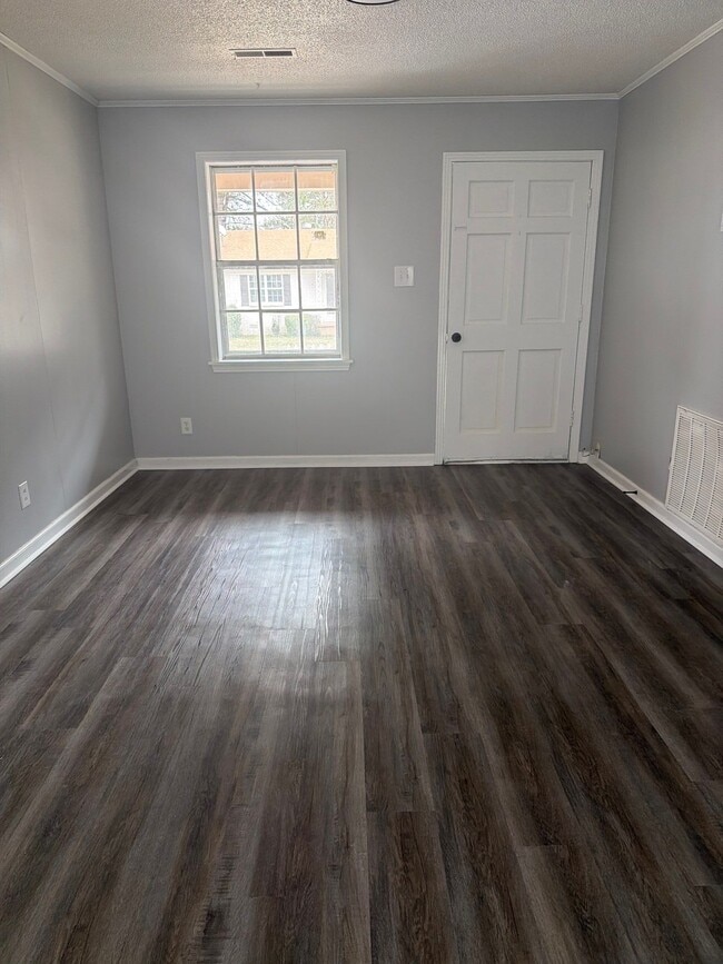 Building Photo - 1029 Hungerford St