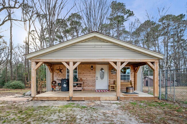 Building Photo - Mini Farm on 2 acres