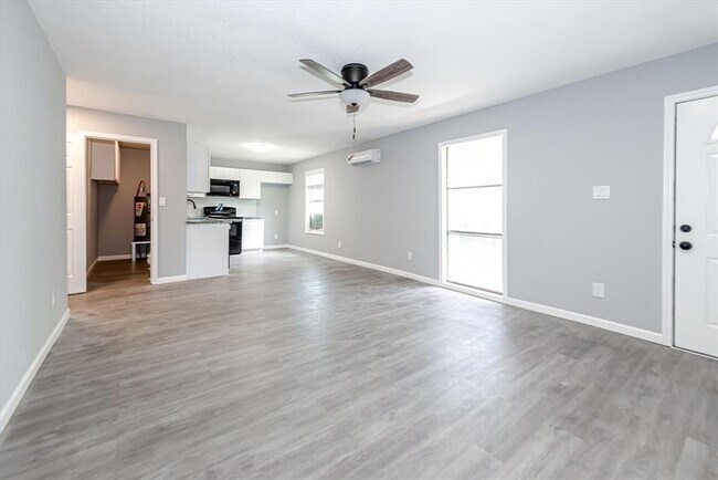 Foto del edificio - 154 Pine Hollow Ln