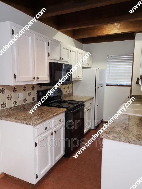 Building Photo - 821 Live Oak Rd NE