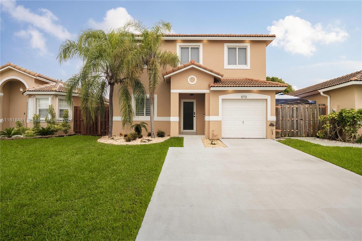 Foto principal - 8713 SW 214th St