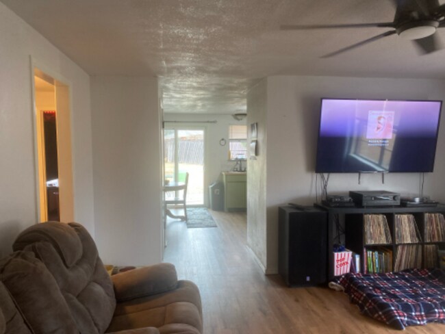 Foto del edificio - 2518 NE Dearborn Ave