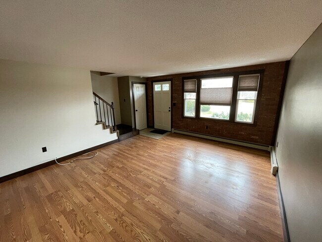 Building Photo - 9 Foxtail Ln