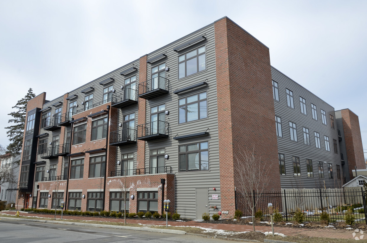 Primary Photo - Chestnut Street Lofts