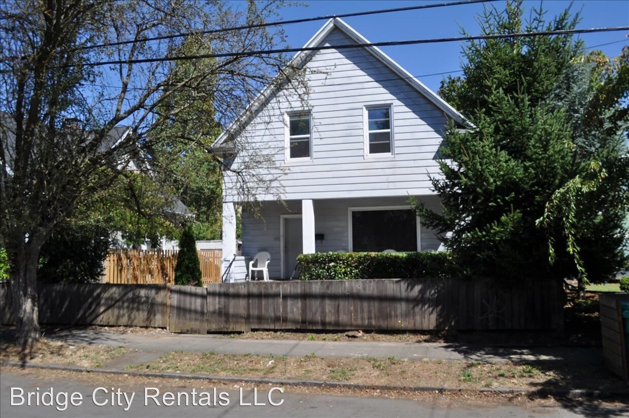 Primary Photo - 4924 NE Rodney Ave