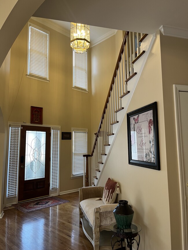 Foto del edificio - 619 Ashwood Ct