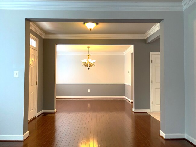 Building Photo - 10030 Willow Ridge Way