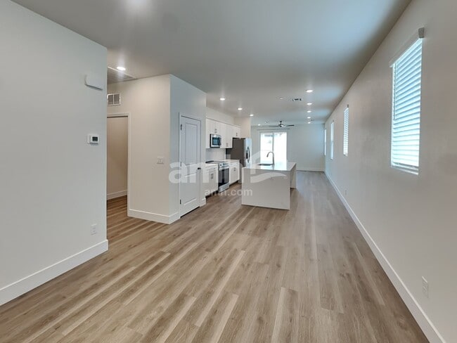 Building Photo - 513 Speckled Orchid Pl