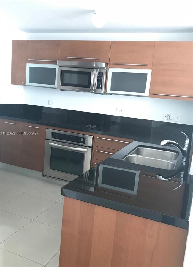 Foto del edificio - 244 Biscayne Blvd