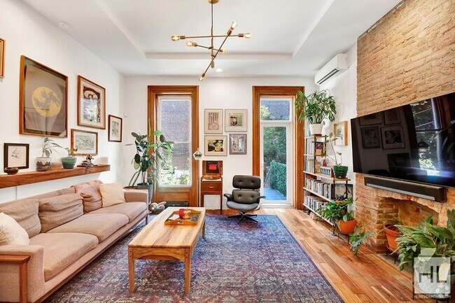 Building Photo - 272 Putnam Ave