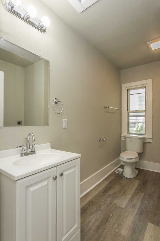 Foto del edificio - 2 Bedroom 1 Bath Fully Remodeled