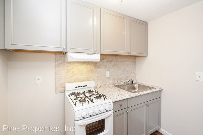 Foto del edificio - 64 School St