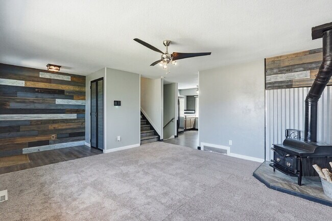 Foto del edificio - $2,040.95, 3-bed, 2-bathroom located in Colorado Springs with a large backyard