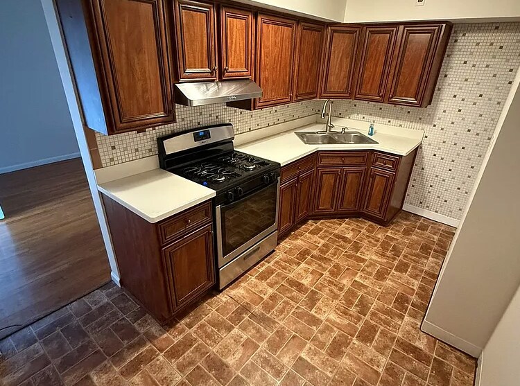Foto principal - Spacious 3BR Apartment in Oak Park – 1,300...