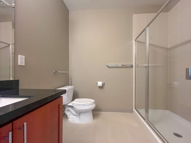Building Photo - 2Bd/2Ba Burien Condo