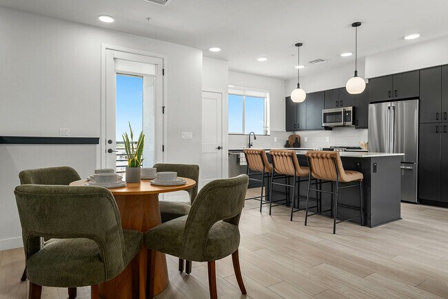 Building Photo - Navona