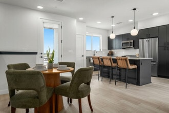 Building Photo - Navona