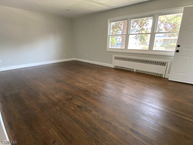 Foto del edificio - 905 Sanford Ave