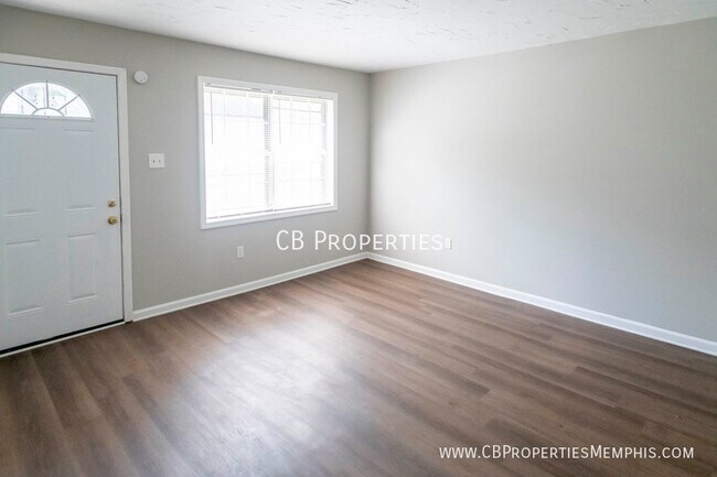 Foto del edificio - 5077 Holly Ridge Dr