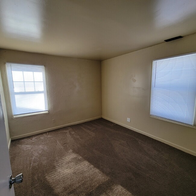 Photo - 3 Bedroom spacious, corner lot on quiet cul-de-sac Apartment