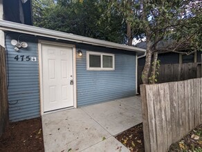 Building Photo - 475 W 12th Alley