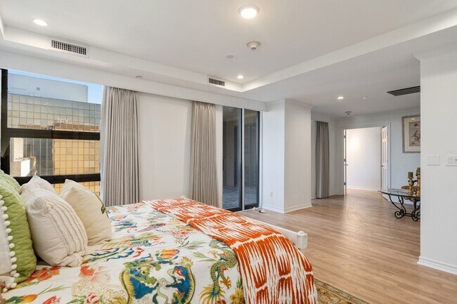 Foto del edificio - 5909 Luther Ln