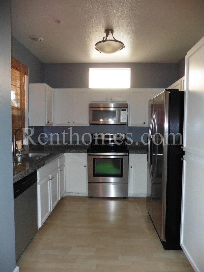 Building Photo - 18752 Caminito Cantilena