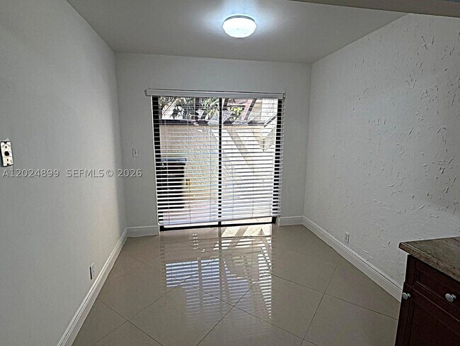 Foto del edificio - 6620 Tiburon Cir