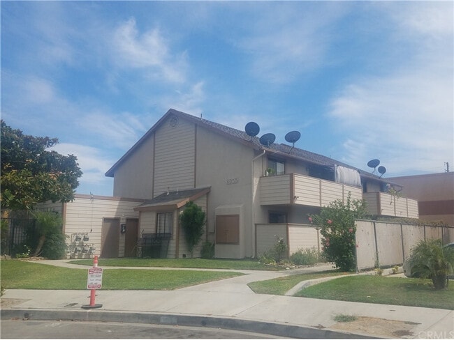 Building Photo - 2600 W Porter Ave