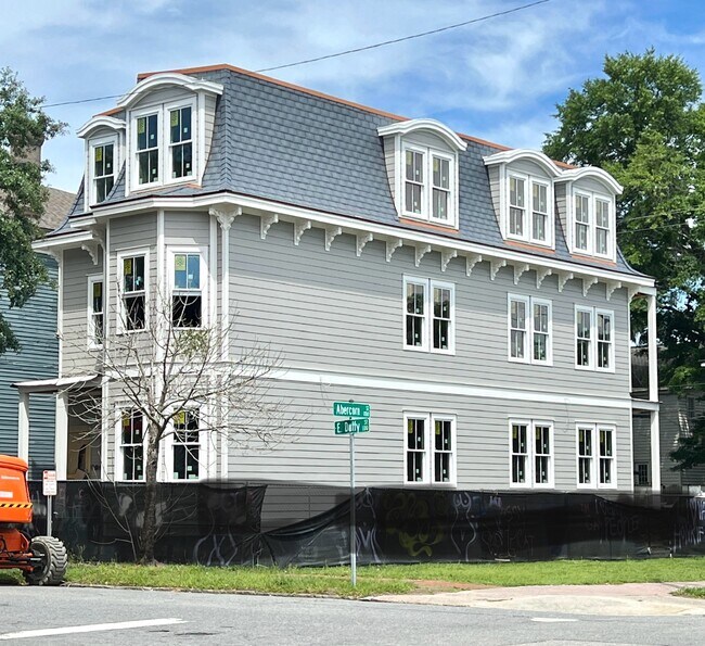 Building Photo - 120 E Duffy St