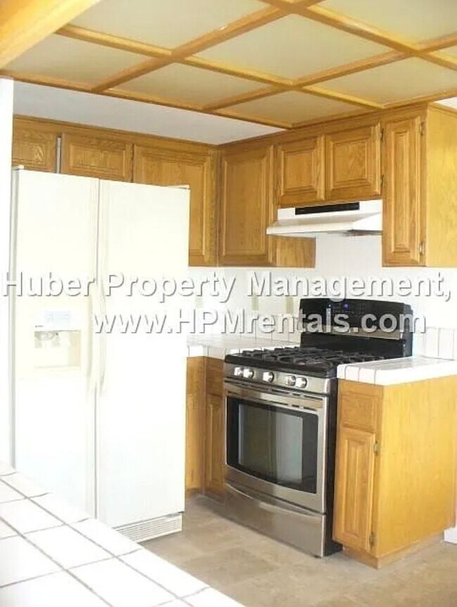 Foto del edificio - Spacious two-story home featuring 3 bedrooms and 2.5 baths