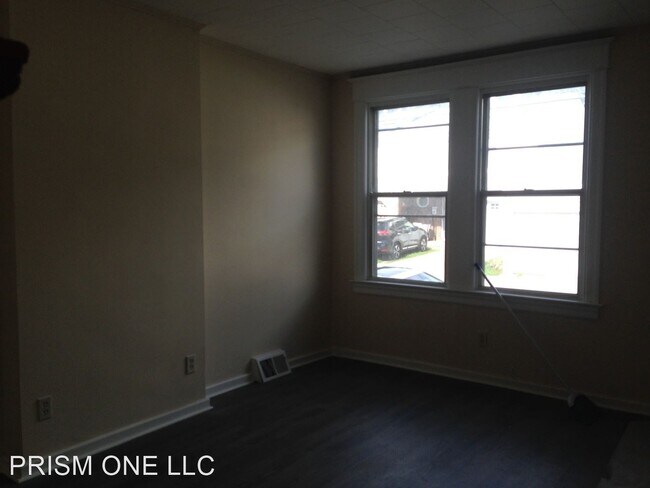 Building Photo - 2 br, 1.5 bath House - 755 Beatty St