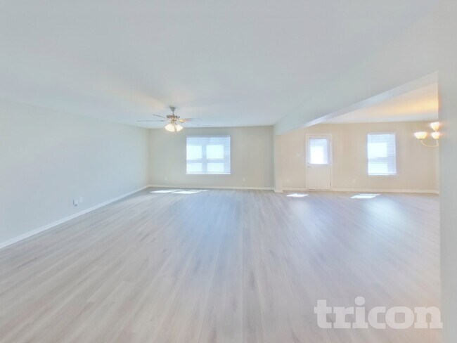 Foto del edificio - 3204 Dizzy Dean Dr