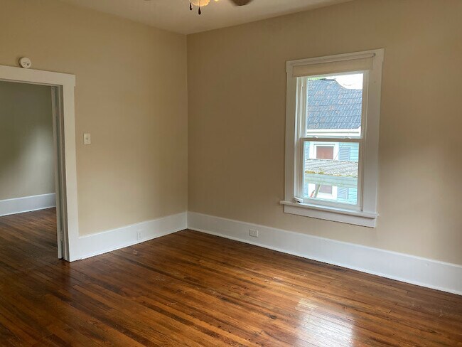 Living Room - 420 W Poplar St