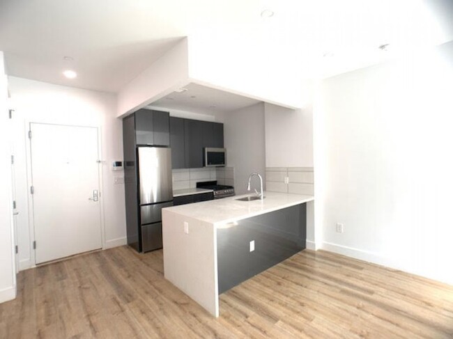 Building Photo - 416 Lenox Avenue