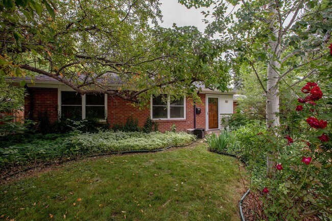 Foto del edificio - Charming 3 bedroom/2 bathroom Single Family Home!