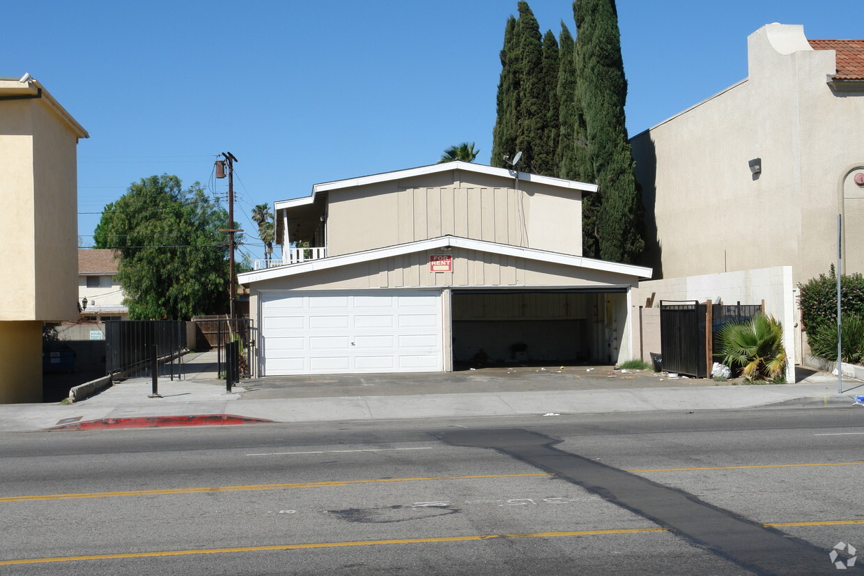 Building Photo - 7129 Woodman Ave