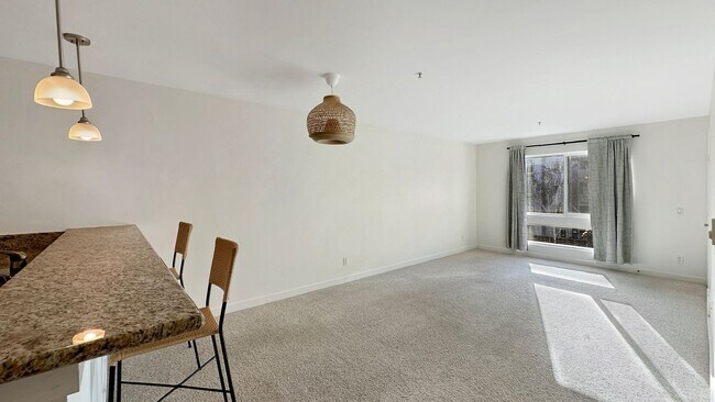 Foto del edificio - Sweet 1/1 condo with tons of amenities and a great location in Emeryville!