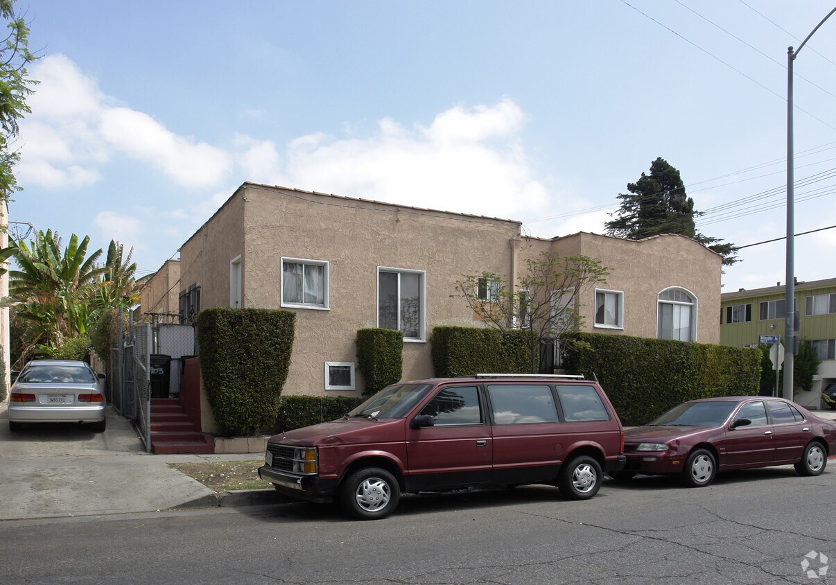 Building Photo - 901 N El Centro Ave