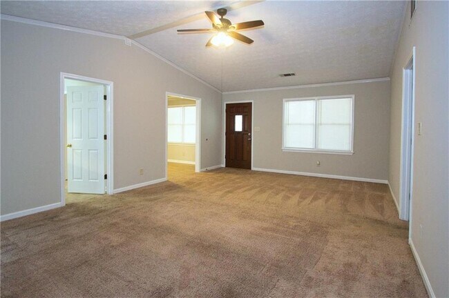 Foto del edificio - 2421 Sherrie Ln SW