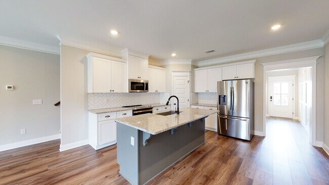 Building Photo - Conveniently located townhouse in Evans!