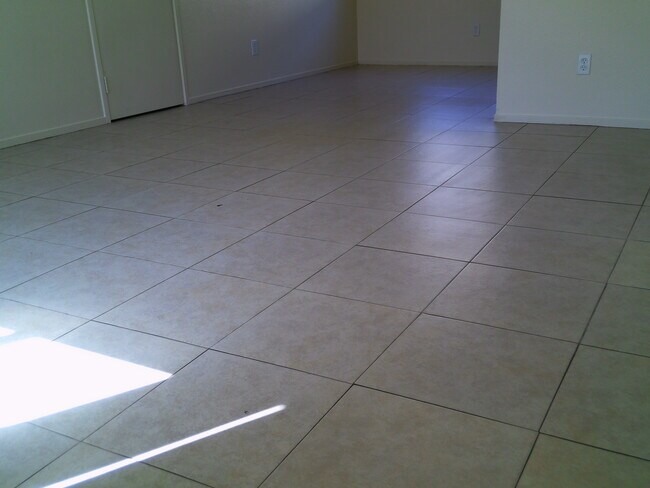Sala de estar - 404 W Barton Ave