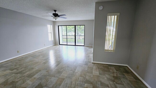 Foto del edificio - 1002 Green Pine Blvd