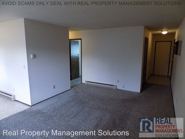Building Photo - 7703-7705 NE Fremont St