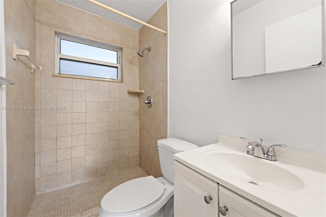 Foto del edificio - 517-521 NW 18th Ave