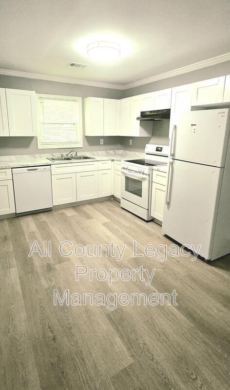 Foto del edificio - 700 Rosehip Ln